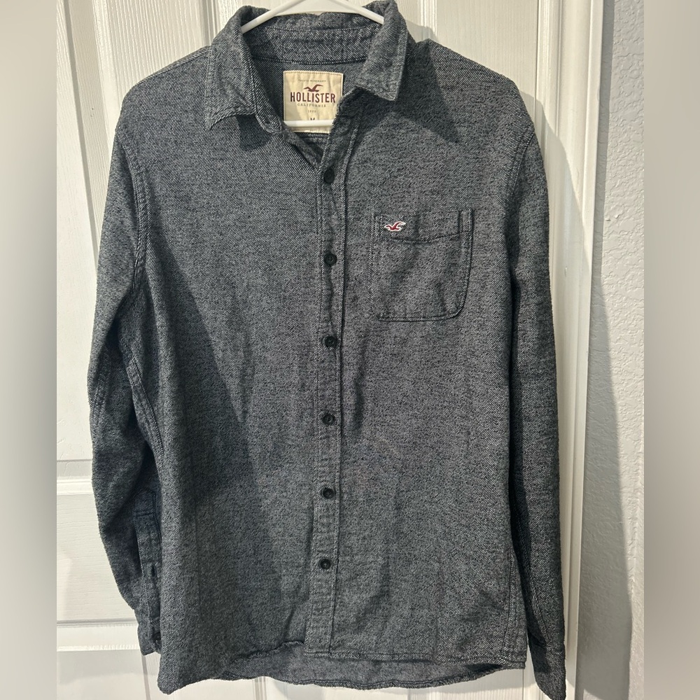 Hollister Men Buttoned down long sleeve shirt, Size Medium